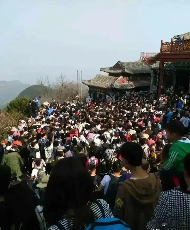 大胆发问！为了减少旅游各类安全事故和满平台的吐槽，能不能实现全民带薪年假制度呢？