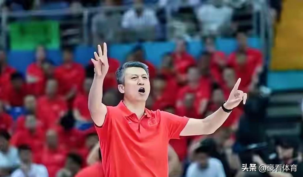 个人认为，中国男篮现役最强十二人。
内线球员：
杨瀚森、周琦、胡金秋、王俊杰。