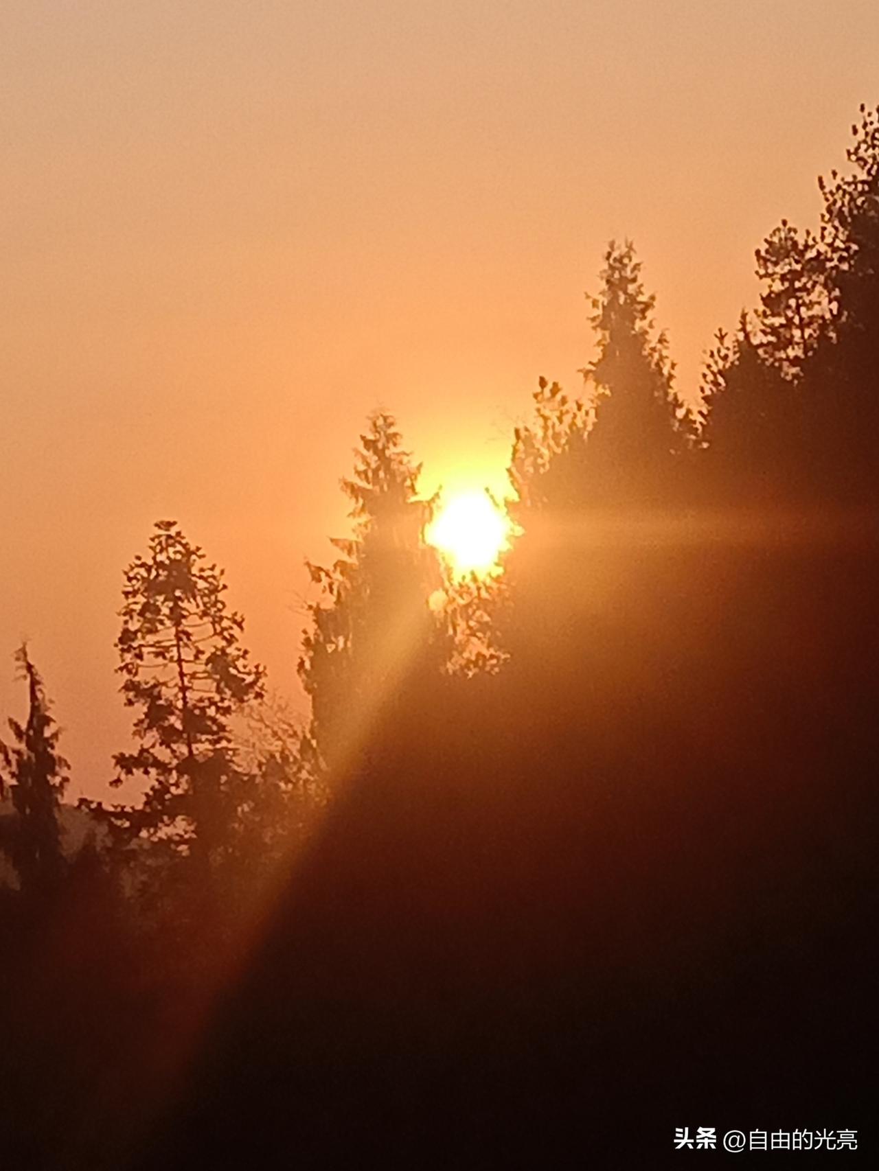 1.有些人表面对你唯唯诺诺，极尽阿谀奉承之能事，那是因为他对你意有所图！如果你遇