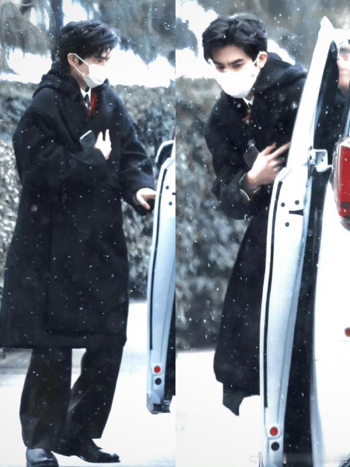 宋威龙春晚联排雪中神图宋威龙春晚联排神图路透 宋威龙春晚联排路透来袭，雪中画面堪