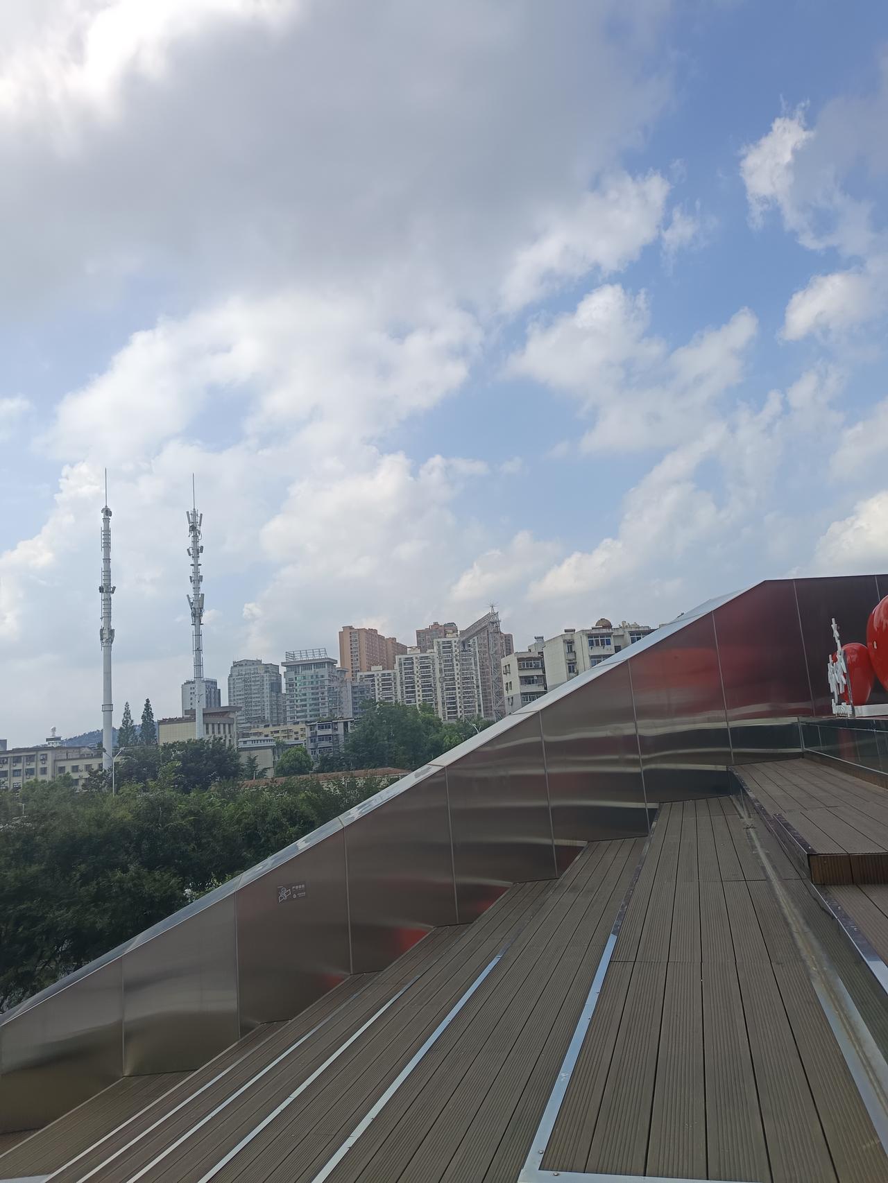 今天就是7月24号了，时间过得也真快，今天天气晴朗，我和外孙们怕热，也不打算外出