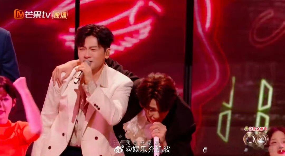 宝贝对不起秒回80年代舞厅 声生不息 复古舞步配上经典老歌，这波回忆杀直接戳中泪