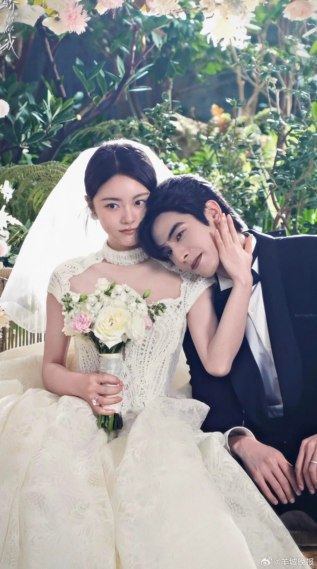 【现偶婚纱照名场面盘点，你最喜欢哪一对？】一张婚纱照是从暧昧拉扯到双向奔赴的圆满