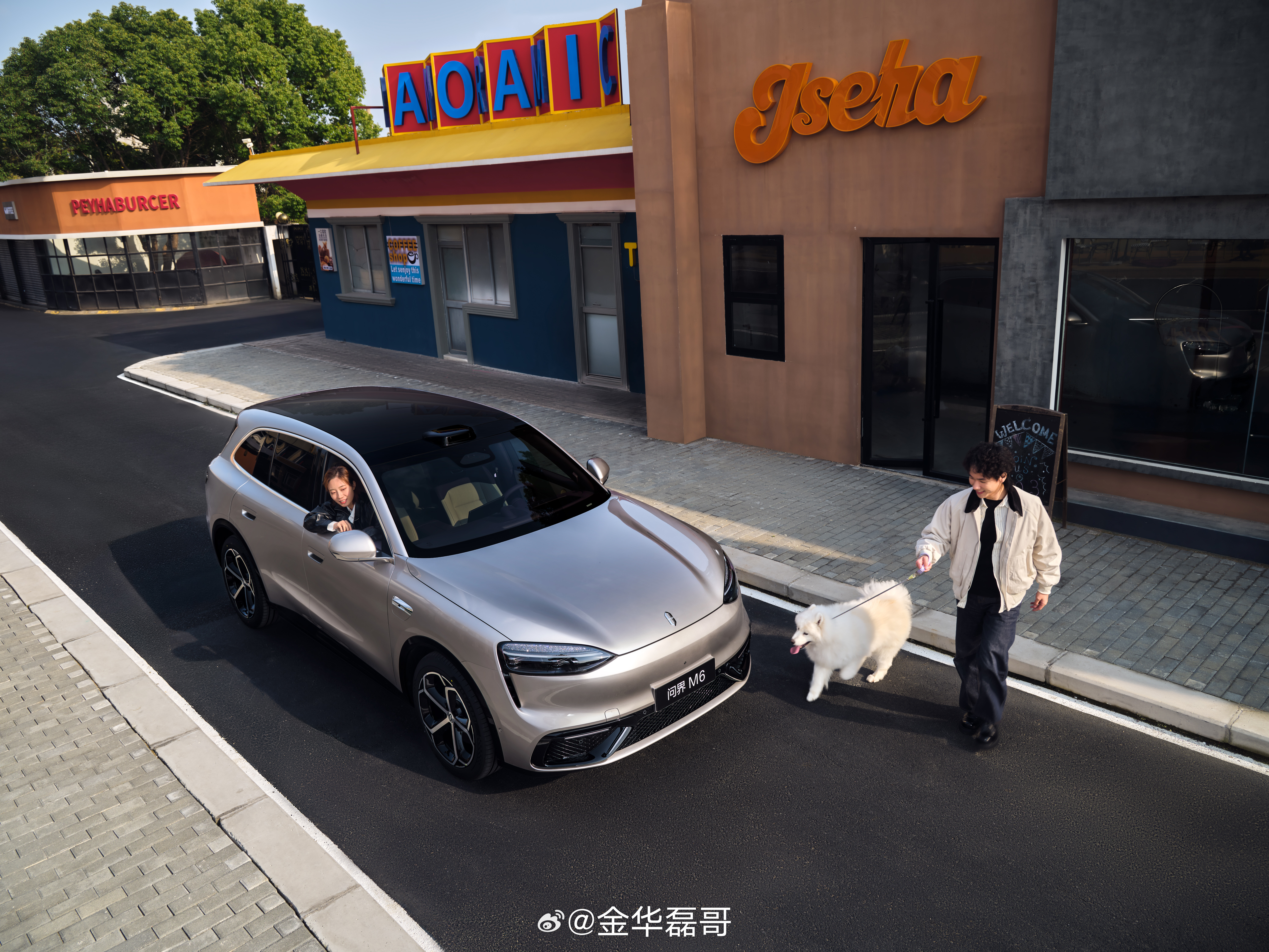 问界M6全系标配途灵平台春日上新，这款新车太懂年轻人。智能底盘加持，行驶稳顺舒适