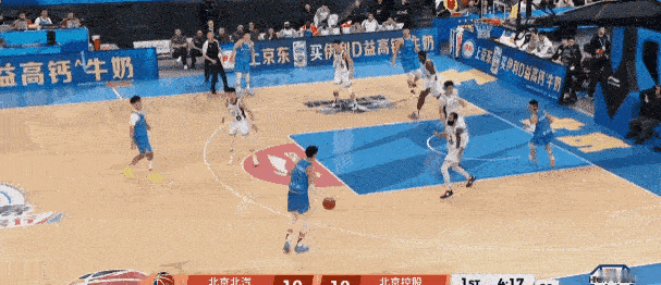 曾凡博险些隔扣佩里，这一球给犯规看不明白



曾凡博点起米勒，和陈盈俊来了一个