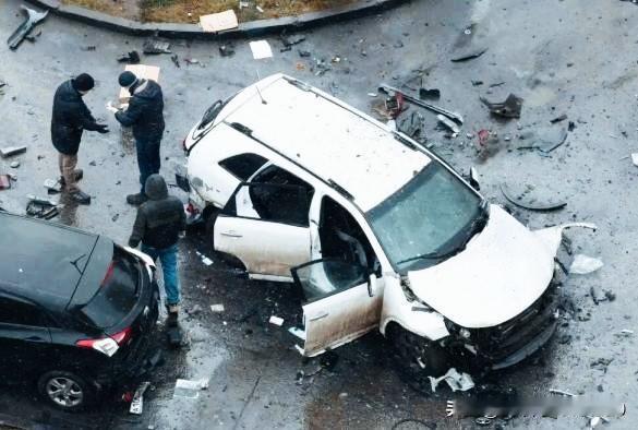 12月22日，56岁的俄罗斯中将萨尔瓦罗夫在莫斯科遭遇汽车炸弹袭击身亡。毫无疑问