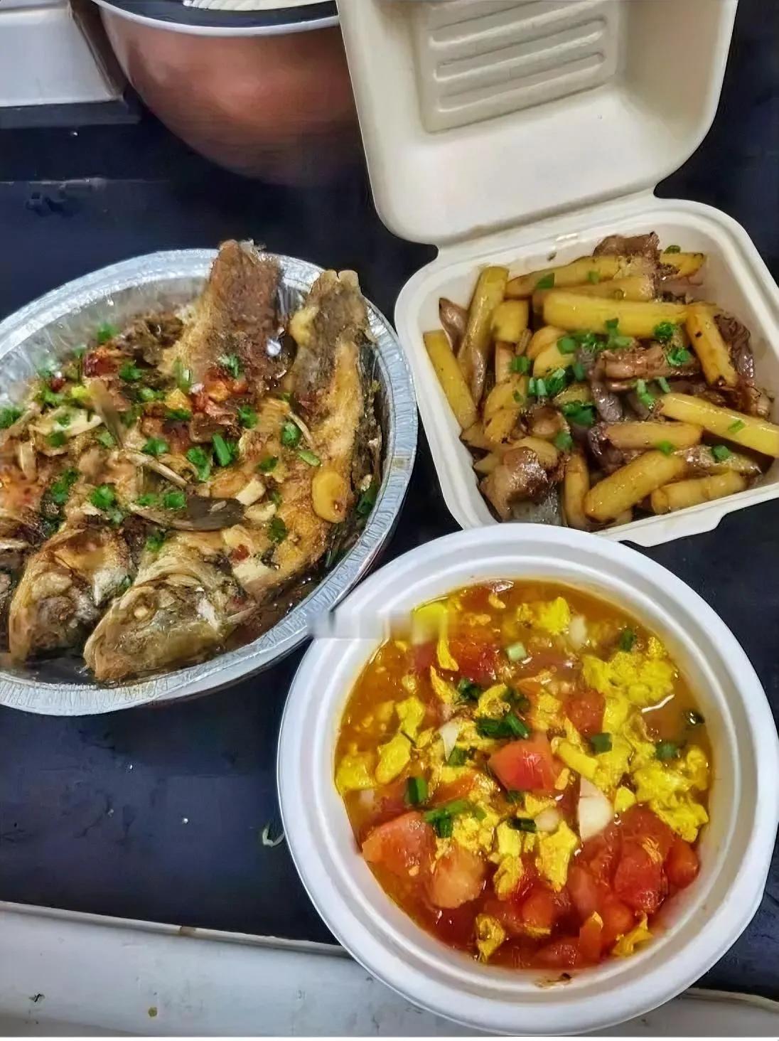 送菜上门帮做饭三个菜，收费80元，在四川贵吗？