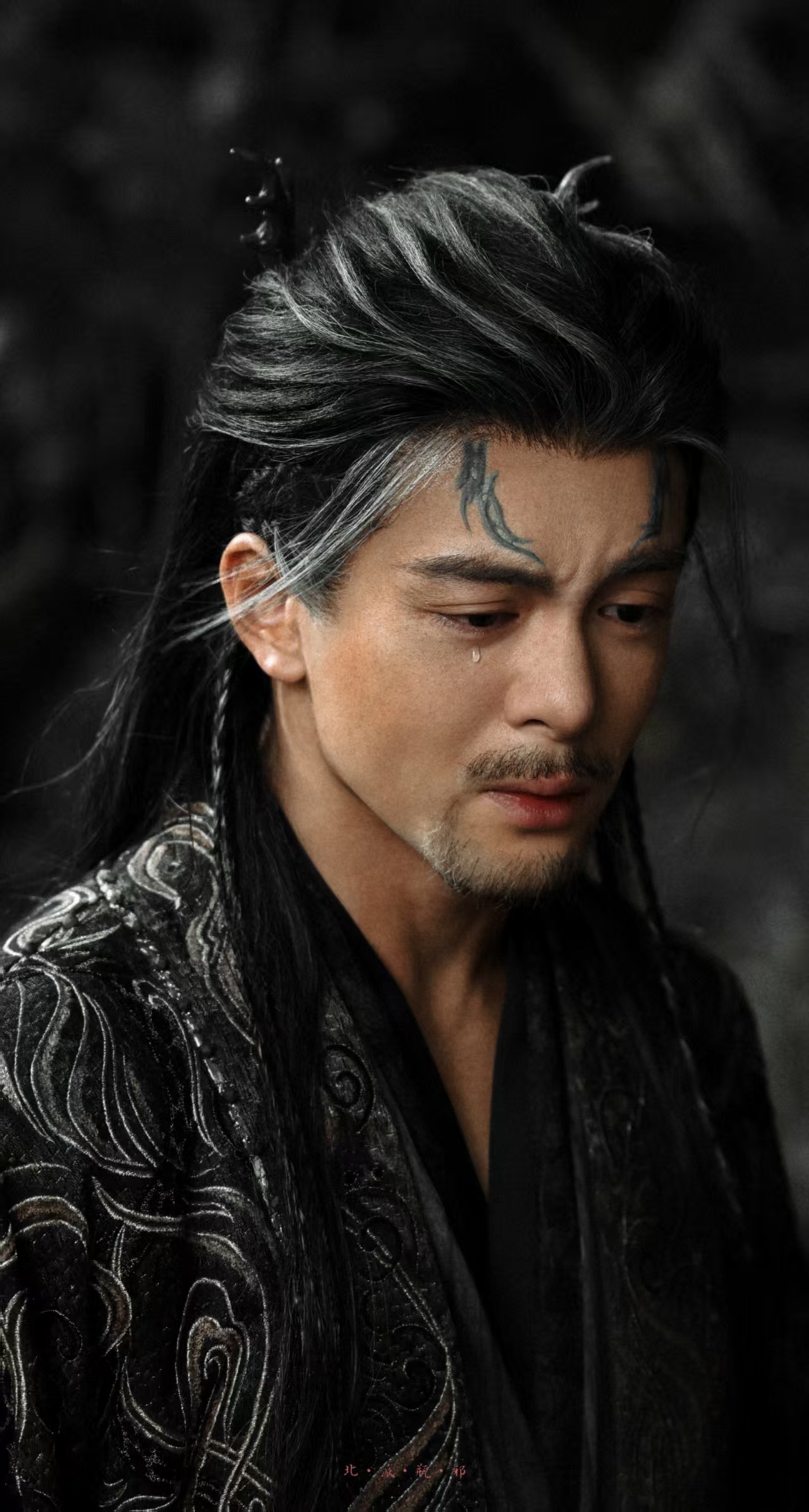 曾舜晞新剧一把年纪哭哭啼啼月鳞绮纪 谁懂啊！这句台词简直是为武拾光量身定做，曾舜