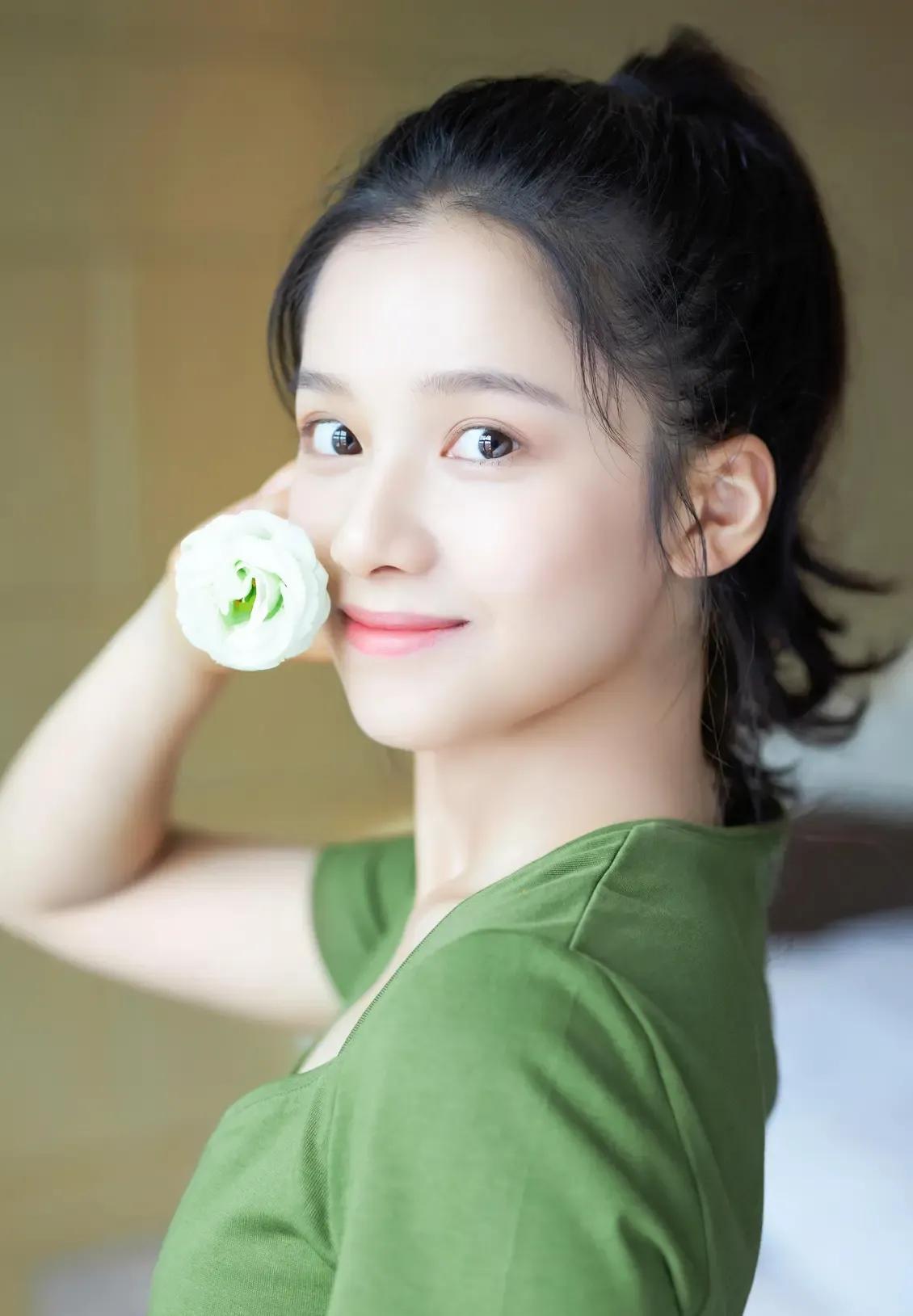 《张婧仪或将出演<月都花落>女主，古装奇幻新剧备受期待！》

在影视行业蓬勃发展