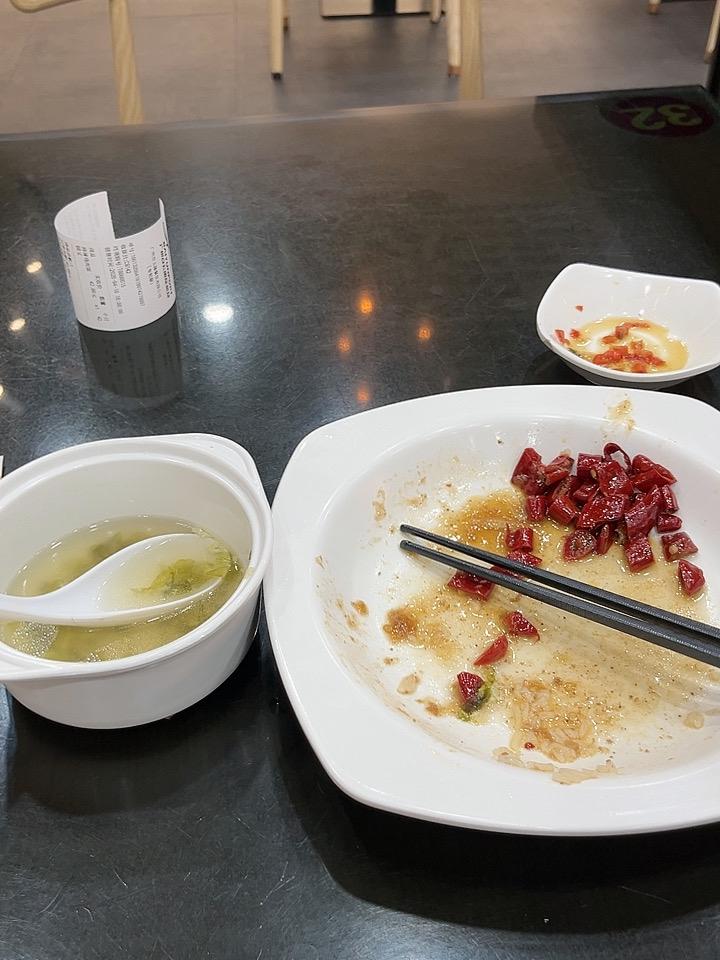 昨天从马来西亚回广州，今天从广州飞海南岛。
大家好，我叫小伟，现在在广州白云机场