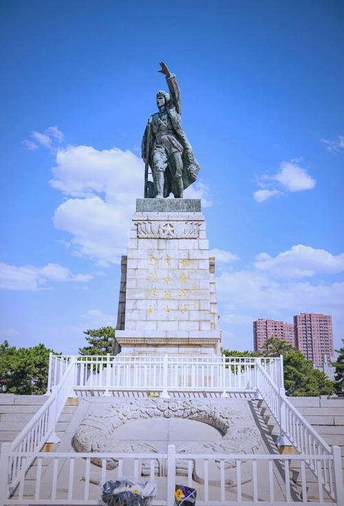 锦州：山海间的英雄之城

晨雾未散时，我总爱站在女儿河桥上眺望这座城。南面渤海湾