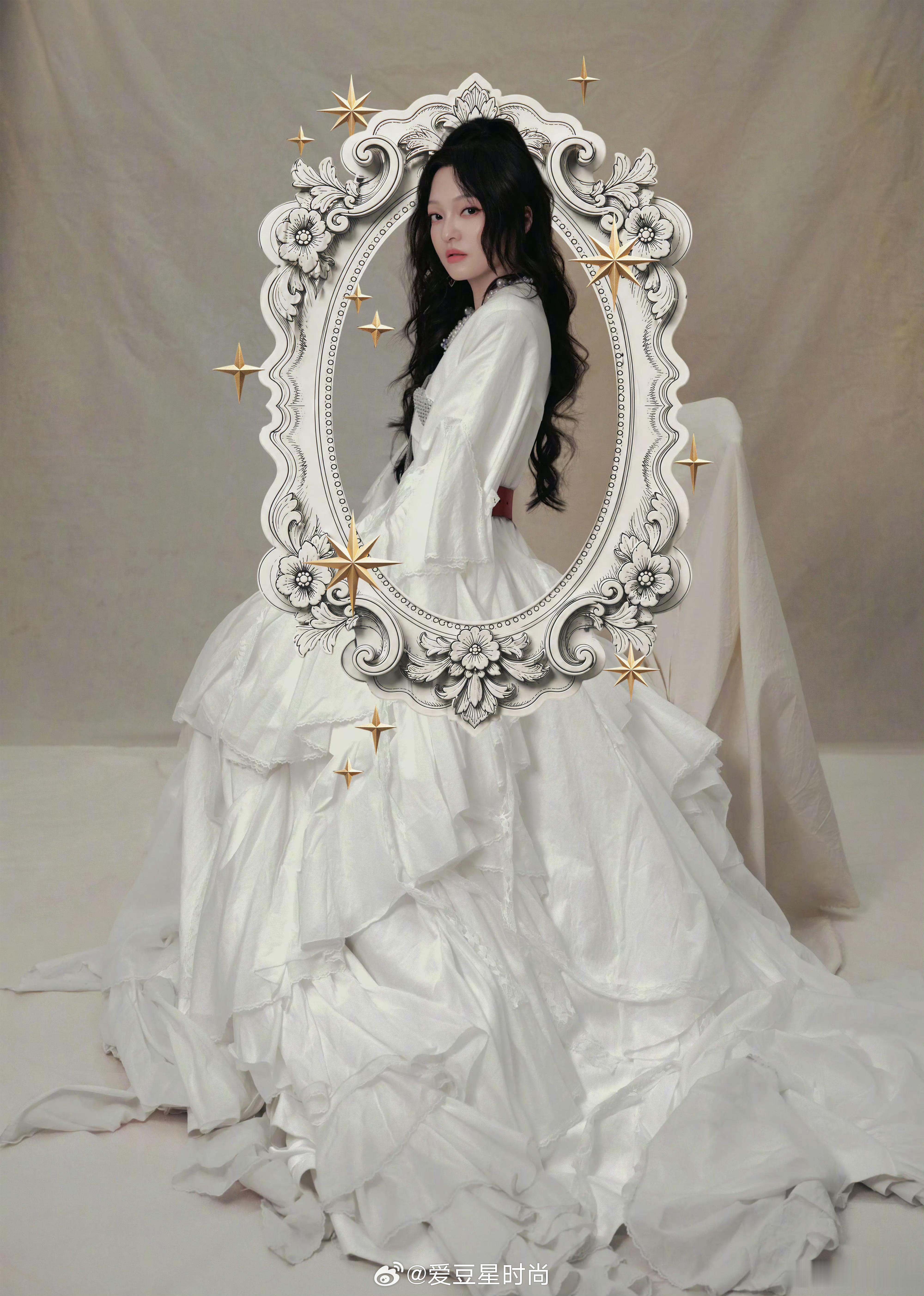 张韶涵油画里的公主张韶涵画框白纱裙 好美好卷的出图，张韶涵工作室审美太绝了！ 