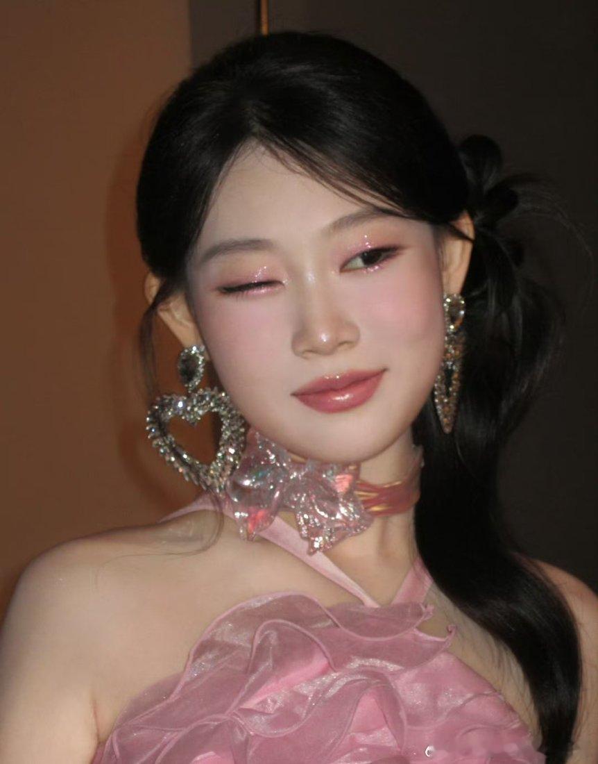 沈佳润一家给到的DNA小震撼这一家人真的好像，不仅长得像歌唱的还好！！这DNA太