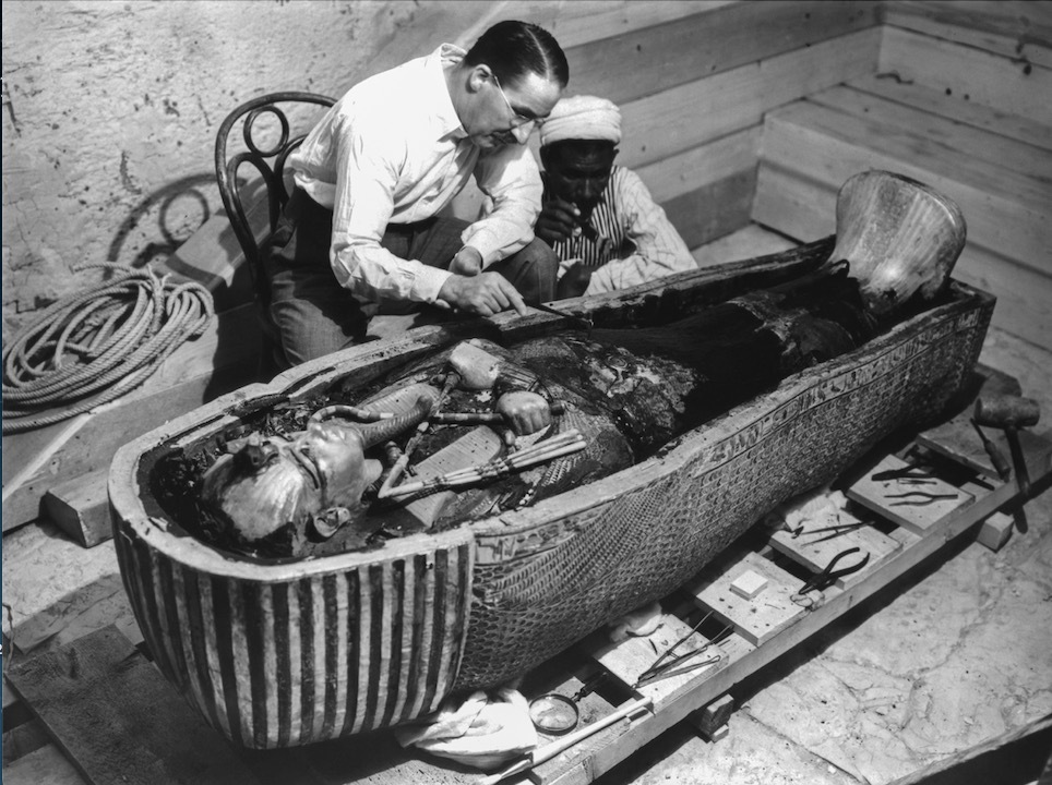 1922年，英国考古学家霍华德·卡特在清理图坦卡蒙金棺图坦卡蒙陵墓5500余件文