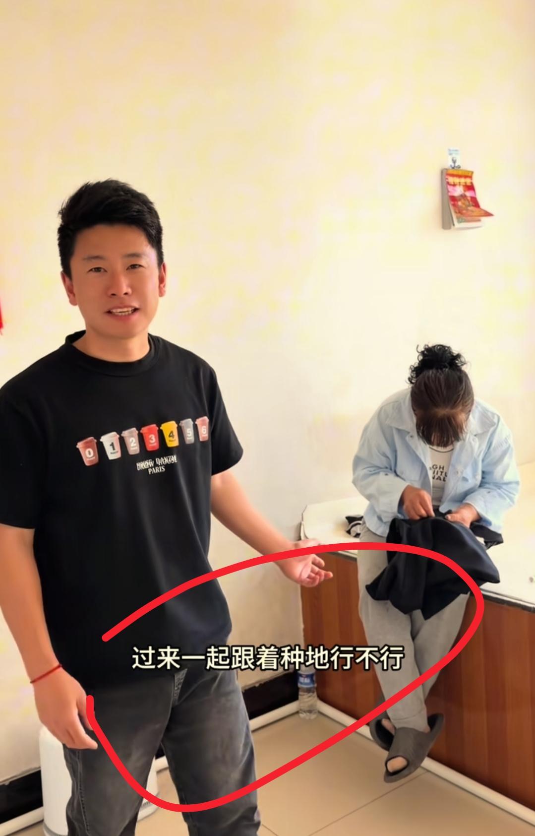 现在全网最烦恼的男人就是瓢瓢了吧！
不是因为丢了工作，也不是因为还不起房贷
而是