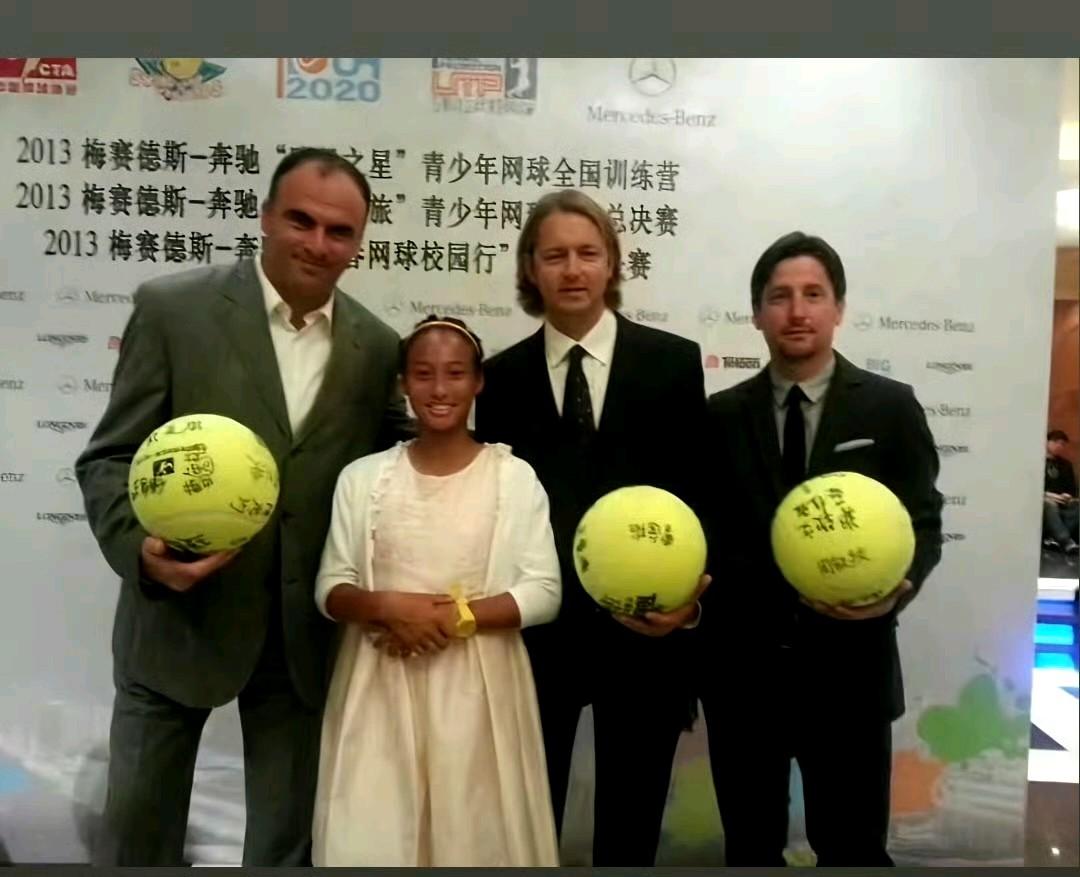 11岁是郑钦文职业生涯的重要里程碑，这一年她签约顶级经纪公司IMG集团，并见证了