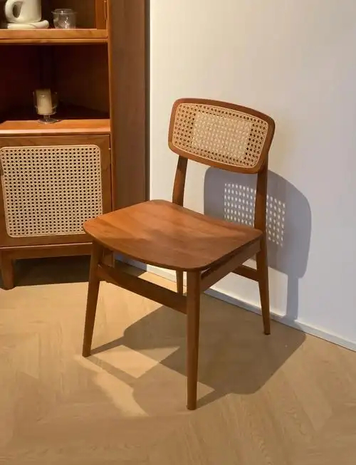 现在网购的人好像还蛮多的，不过网购椅子应该还蛮少见的。话说大家平常买手机是网购吗