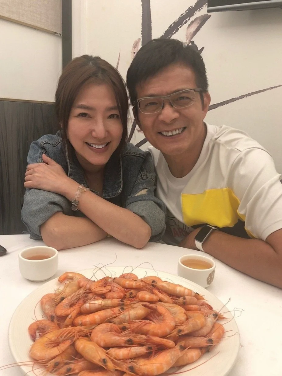 58岁关宝慧与小鲜肉约会，狂赞对方斯文帅气