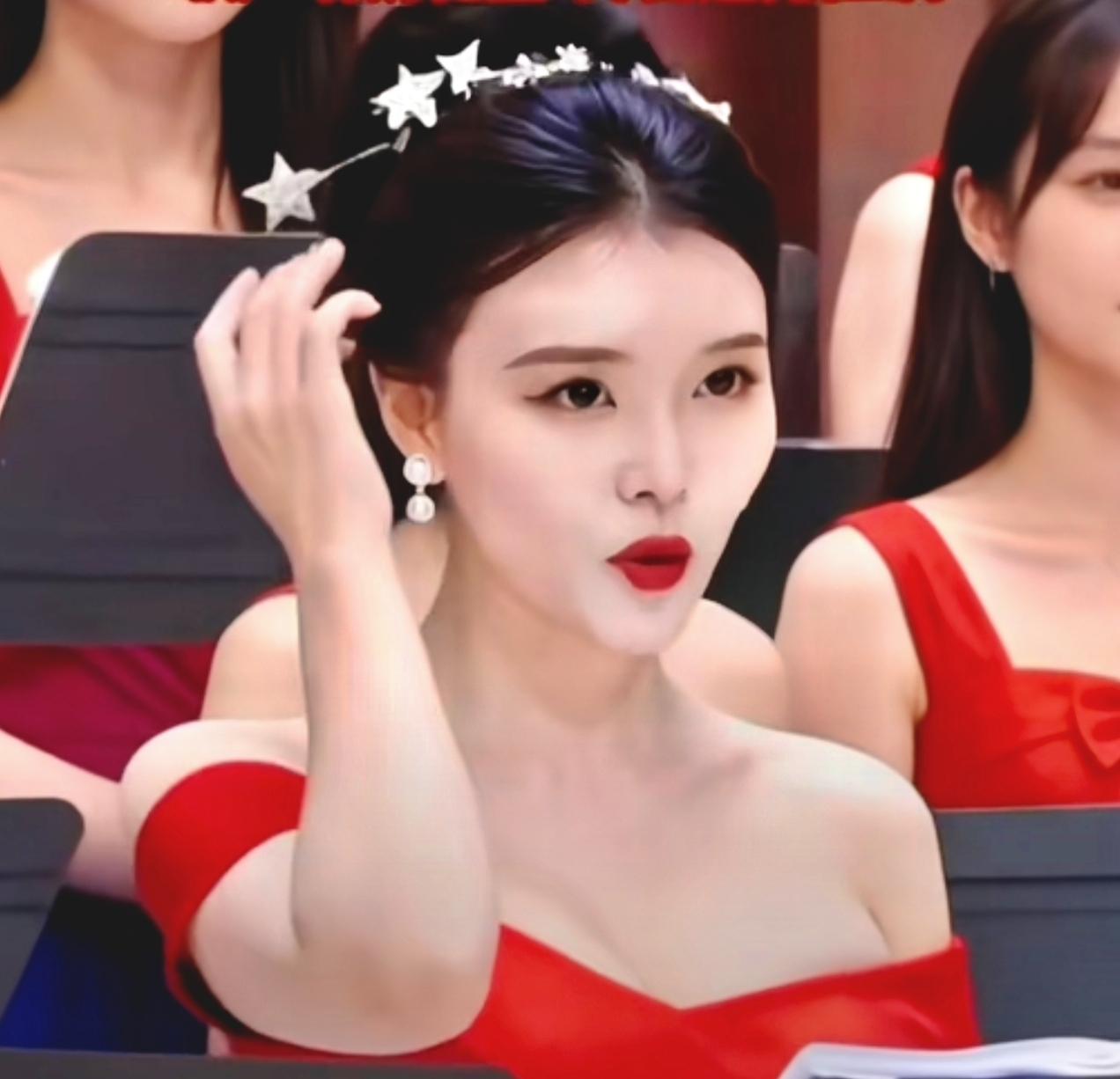 川音的院内专题音乐会，让师生有机会登台演唱，提前预习从课堂走上舞台的渐变感受；你