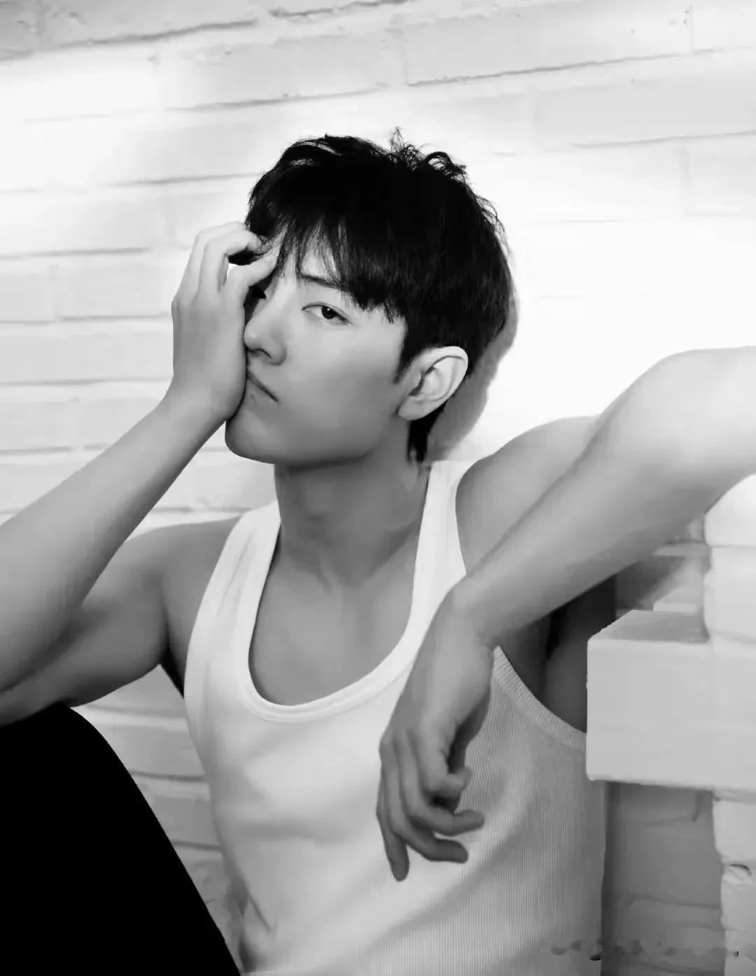 有可比性吗？各自安好便是人生最佳！
我战要骨相有骨相、要皮相有皮相，东方皮相加西