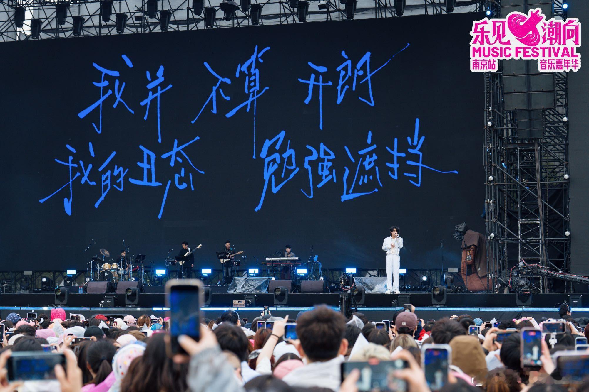 看完音乐节确诊CLIC快门型人格 ATMer的钱全送给音乐节了手机内存预警弹出时