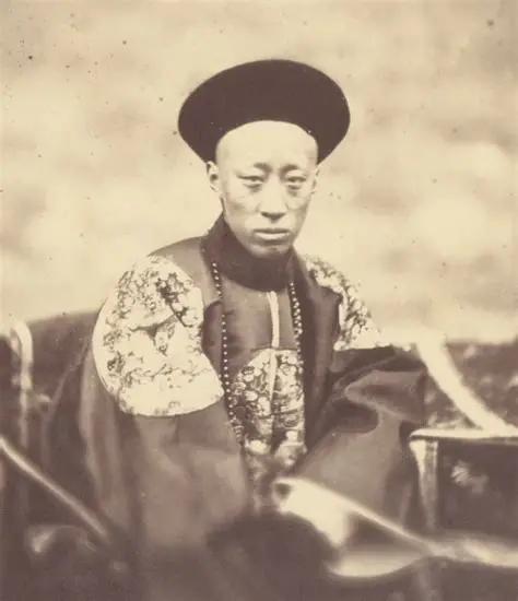 我来搜索奕訢、奕誴以及这个轿子事件的相关历史资料。资料已经足够了。现在来梳理关键