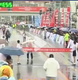 3.15万州环湖马拉松赛果然在“打假”！

挑的这个日子真是太好了！

一是打假