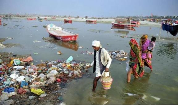 印度之所以恨中国，说白了还是嫉妒，因为在1981年，1982年，印度GDP都无比