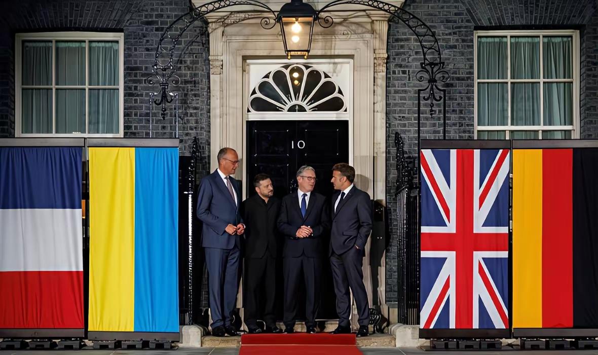 ​英国变天了，英国才上任不到两年的首相，这时候又更换了。斯塔默已经宣布辞职，这对