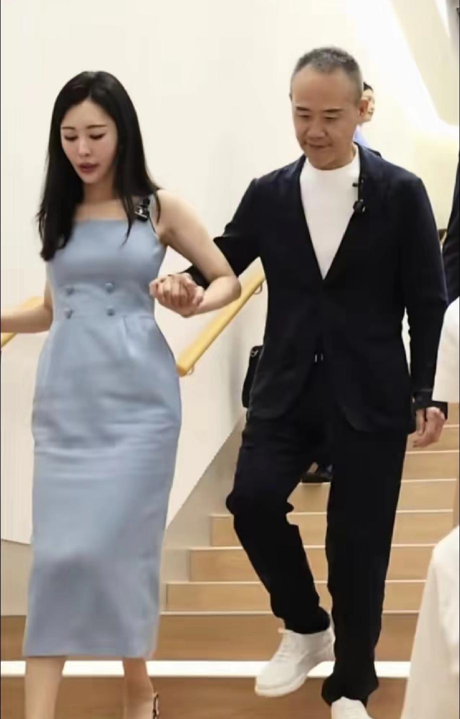 田朴珺与王石结识近20年，婚姻也快步入第10个年头。
感情基础有了，滋味变平淡，