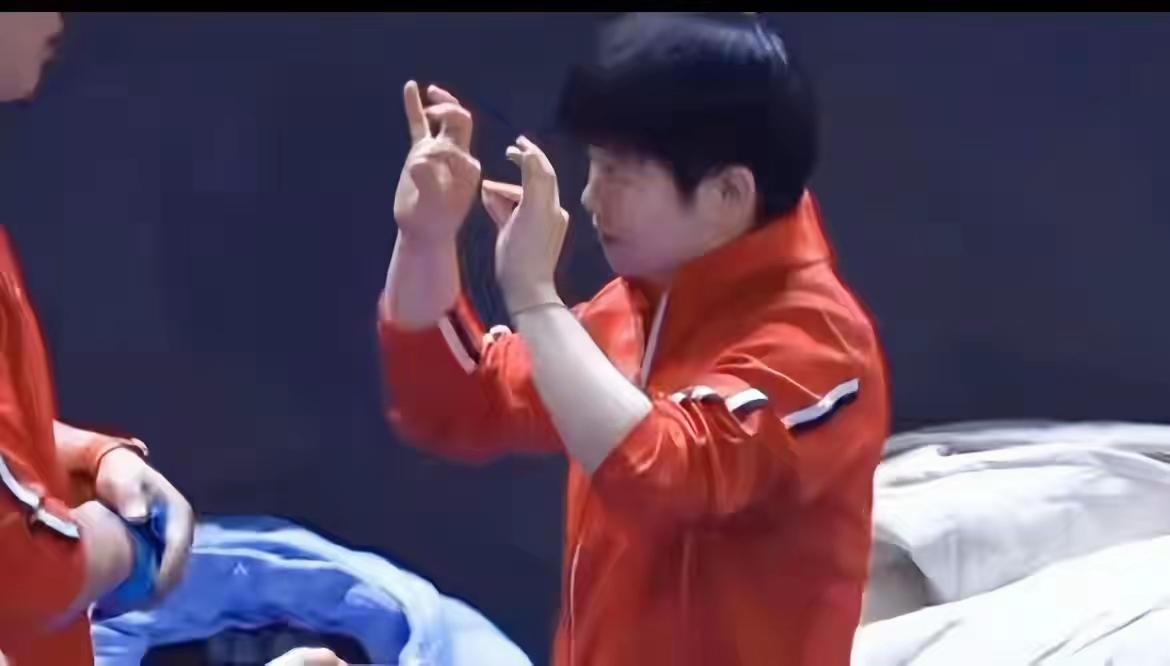 莎大师讲球像弹琴！你不一定喜欢球，但一定会着迷她，这就是她成为全民偶像的原因哩～