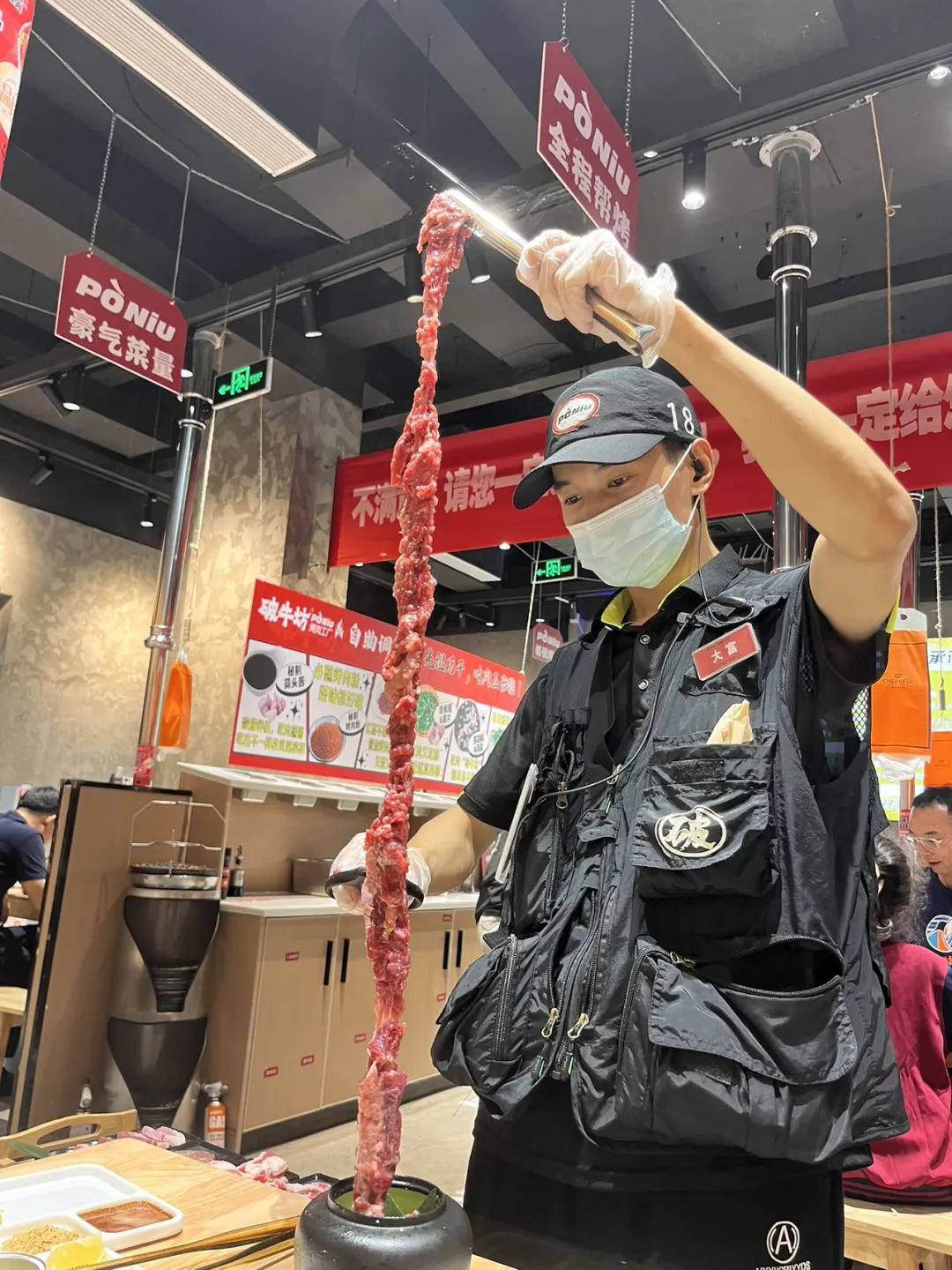 全程会帮忙烤肉的烤肉店👍服务忒好了叭 正好下班后来吃吃看 提前探路♥...
