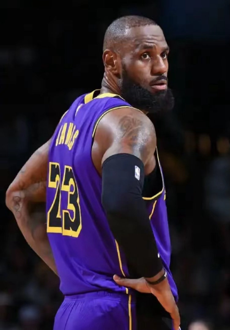 翻看NBA百年季后赛史，3:0领先的球队159胜0负，百分百晋级。湖人能否打破这