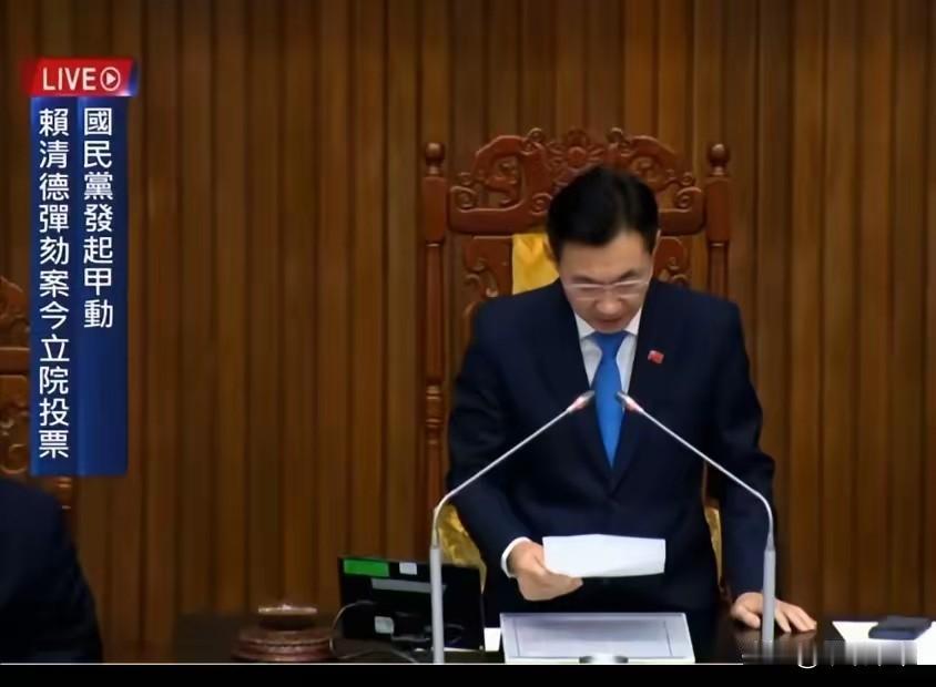 毫无悬念的没有通过关于弹劾“台独头目”赖某的议案，因为伪立院蓝白两大阵营立委的总