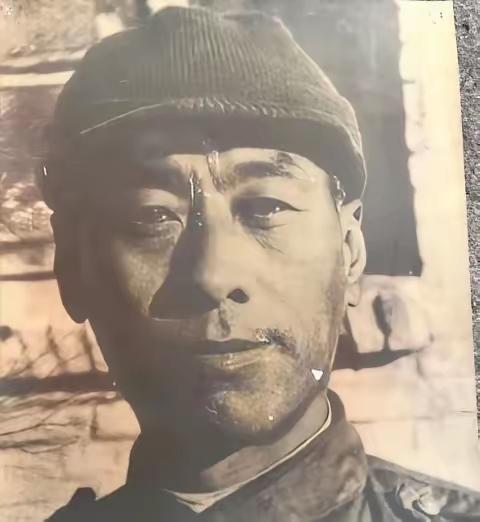 1948年11月，辽沈战役收官，沈阳解放。战后东北野战军减员严重，连长黄达宣奉命