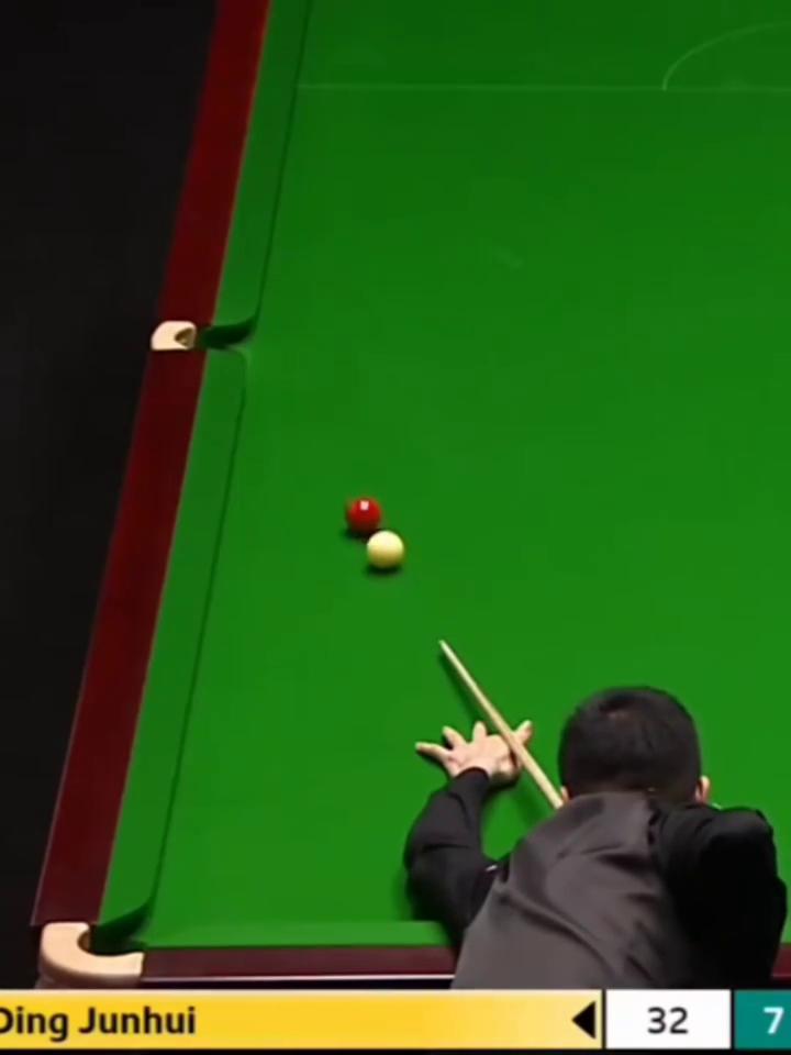 中国德比来了，丁俊晖晋级16强，下轮对阵赵心童。
中袋推了，惊险，滚下去了。小k