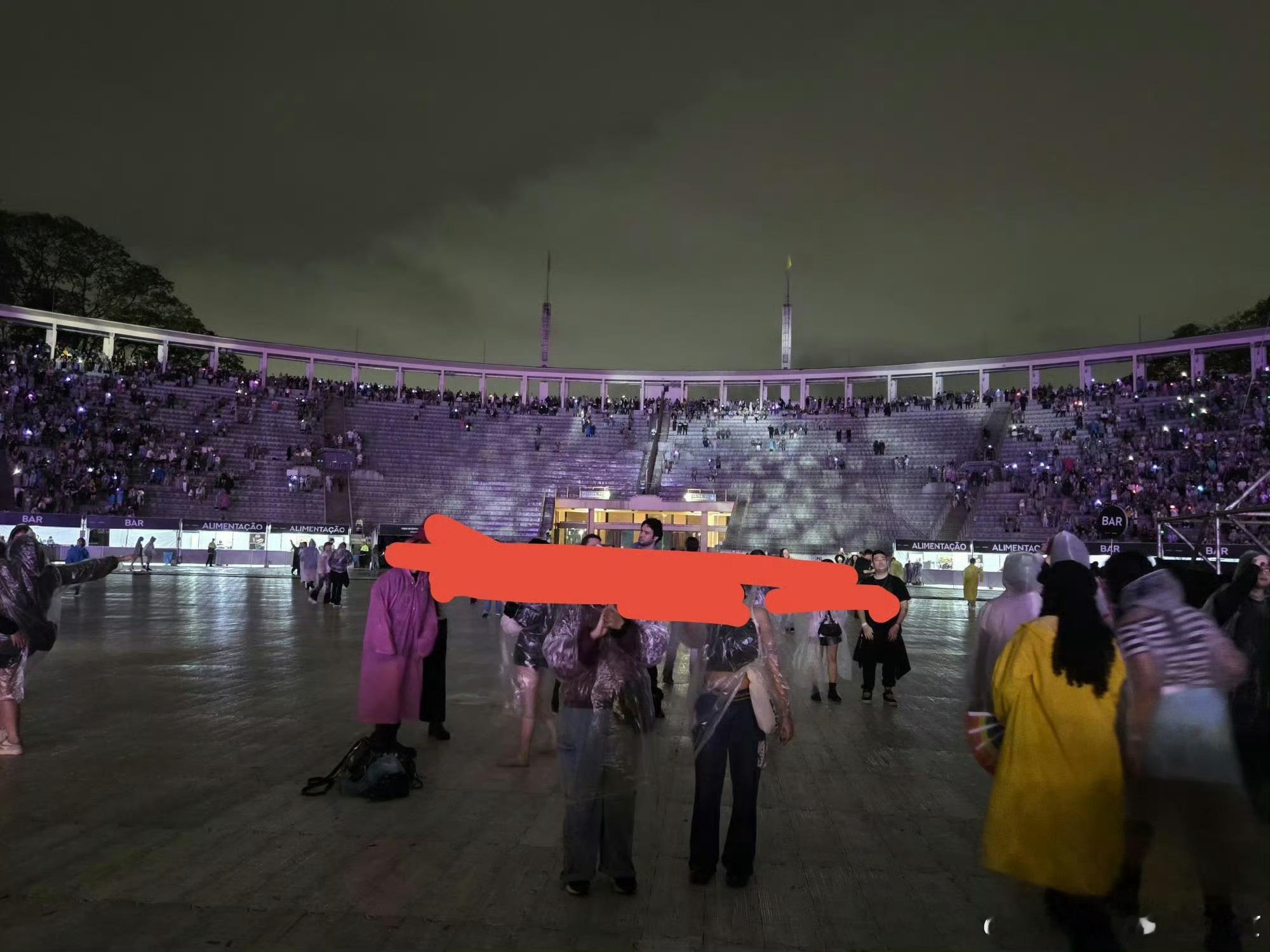 aespa被嘲巴西演唱会空场啊不是吧？我记得抢票的时候特别难抢呀，一票难求 ​​
