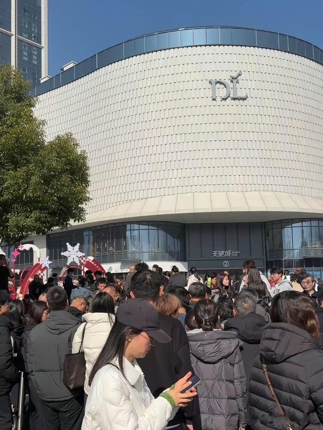 合肥也曾有同类案例，南一环新都会家乐福2022年撤店后，商铺因租金问题长期空置。
