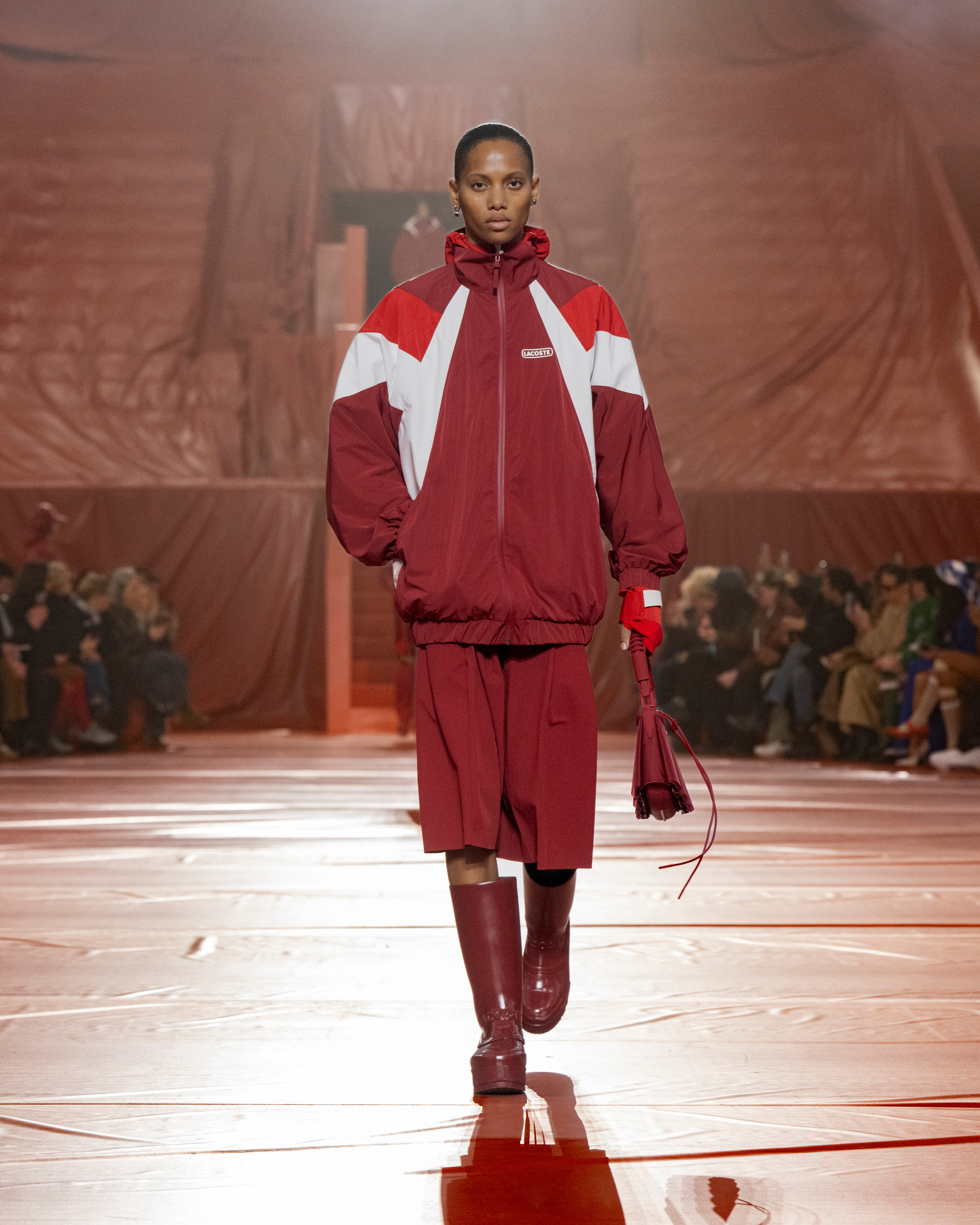 LACOSTE 2026 秋冬时装秀于罗兰·加洛斯体育场的菲利普·夏蒂埃球场盛大