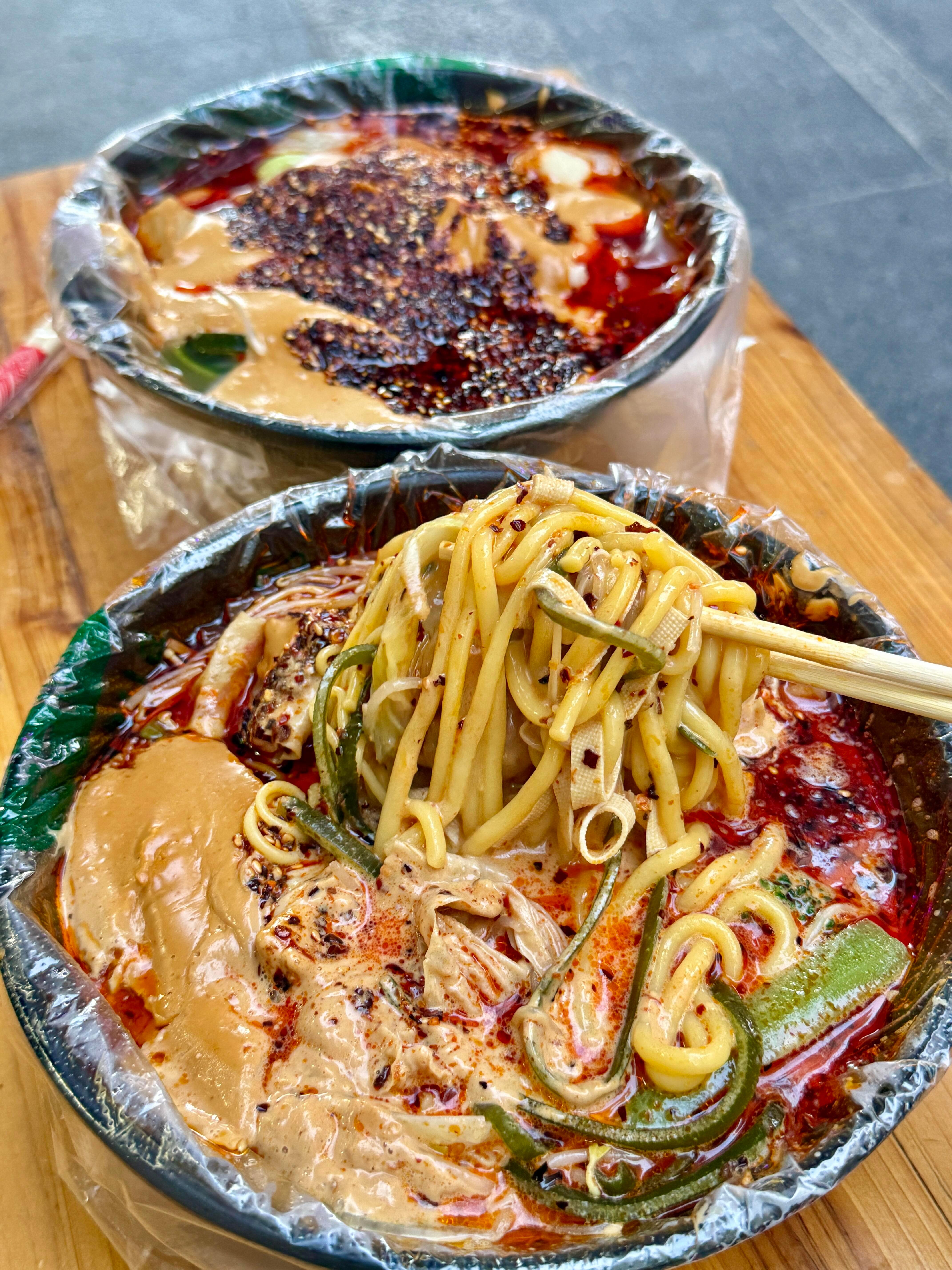 真的很喜欢这种东北老式麻辣烫了！真的好好吃，黏黏糊糊的口感！必须加多多的麻酱➕白