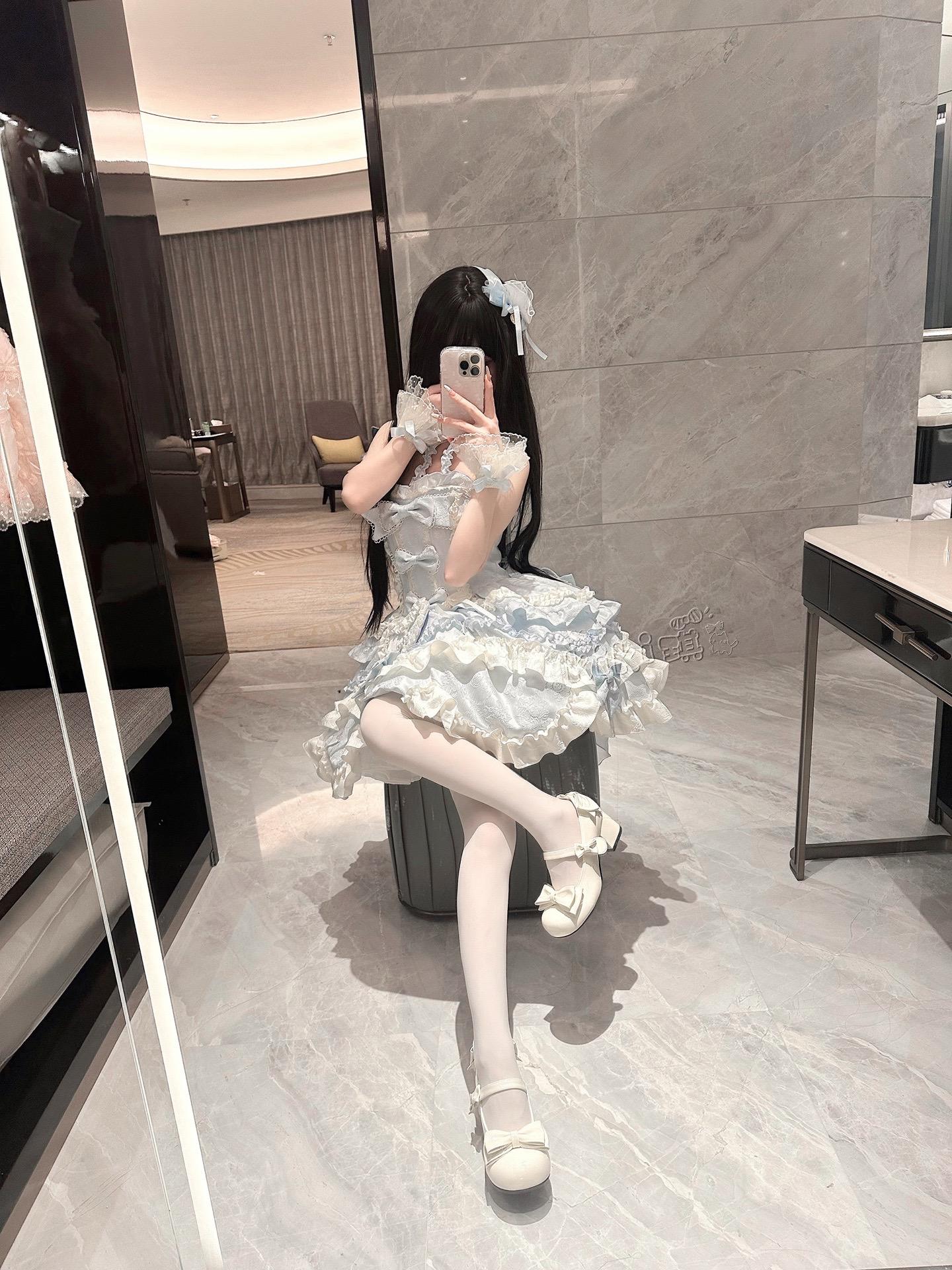 生活将我击倒在地 我幸福的睡着了