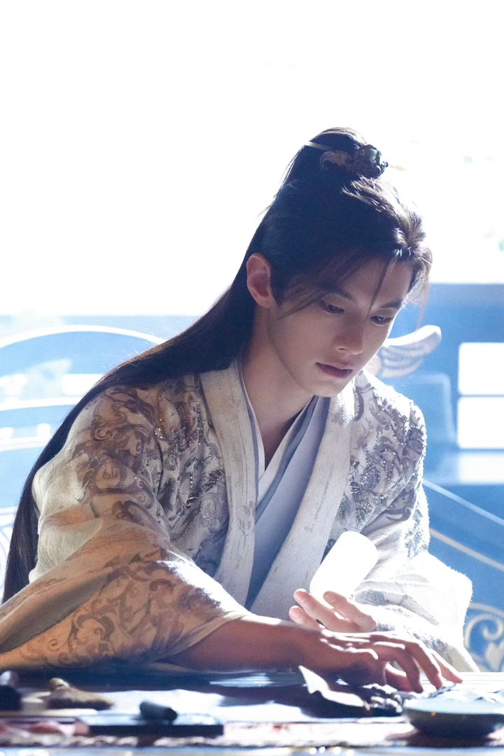 嗑到了孟子义何与何与cp体质从初识互相利用的政治棋子，慢慢演变成为彼此心中特殊的