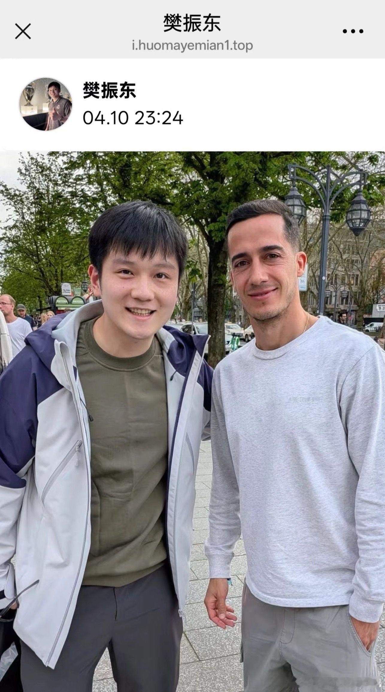 一大早看到樊振东更新ins啦，这笑容太治愈！他很好，别担心 