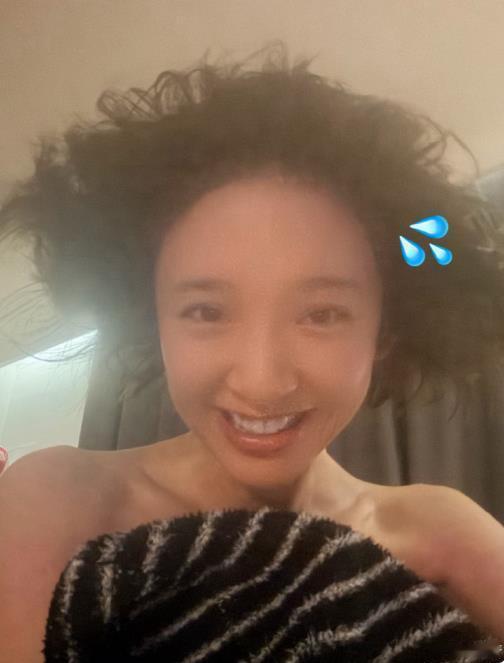 唐艺昕9年了妆还没卸干净 唐艺昕 这下妆卸干净了 唐艺昕在《乘风2026》二公表