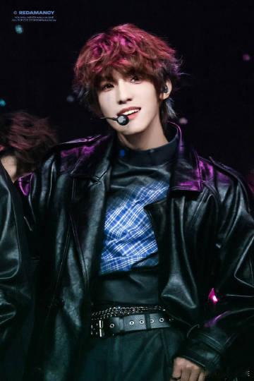 张泽禹这是斯文败类吗 救命！张泽禹这个妆造直接封神了吧！舞台风格百变果然名不虚传