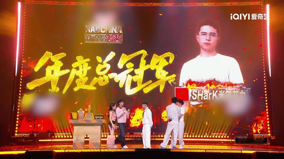 严浩翔接受不了SHarK失误 别说严师接受不了，要我也接受不了！不过小鲨眼睛不说