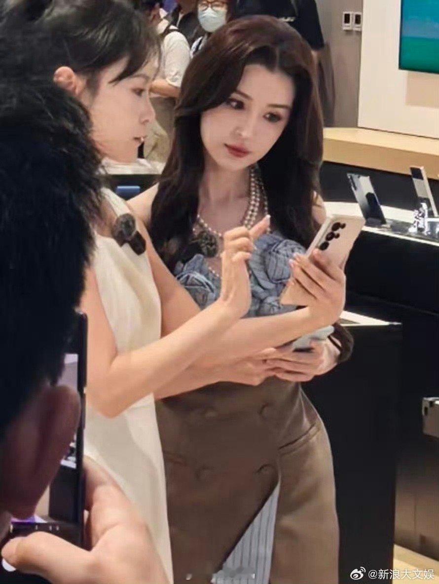 三星门店偶遇明星概率好高三星手机其实可以的 