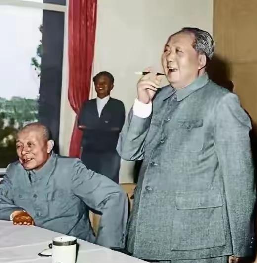 老百姓为啥困难时最想毛主席

这话真说到心坎里去了！毛主席当年说过，人民要是想他