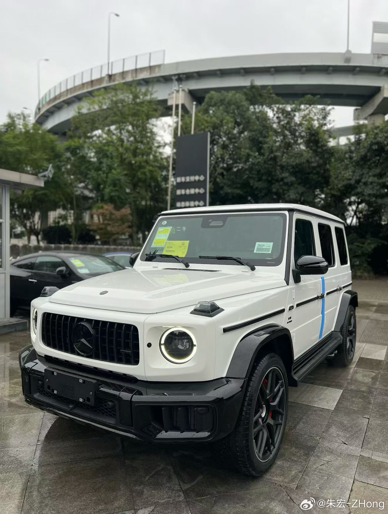 奔驰 G63  白红927927孟加拉红13200A22主动控制形式57000碳