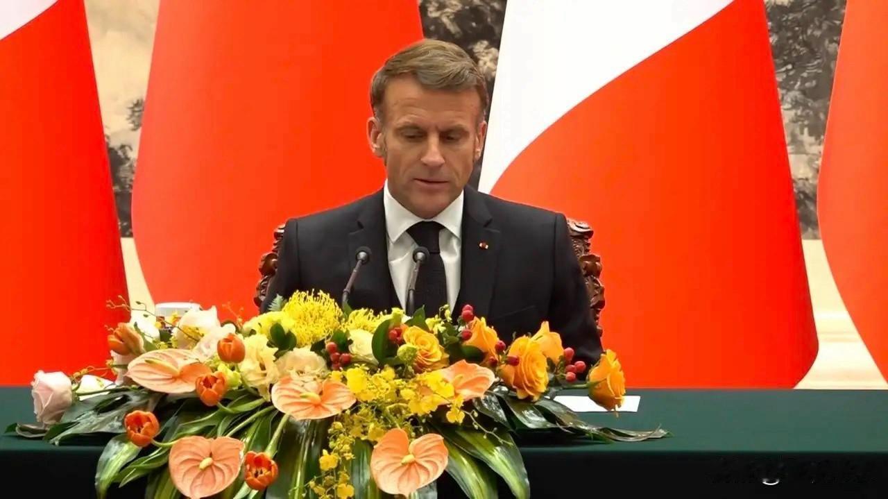 马克龙访华首日就参观了乾隆花园，但我觉得，实际上他真的应该是去看一看圆明园，而不